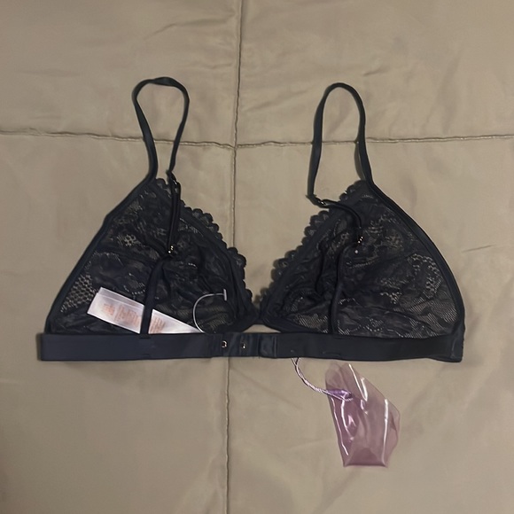 {NWOT} SAVAGE x FENTY Floral Lace Triangle Bralette - Picture 10 of 13